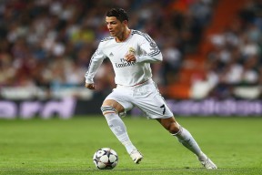 开云娱乐官网-皇马目标锁定欧冠荣耀，夏季引援加快步伐